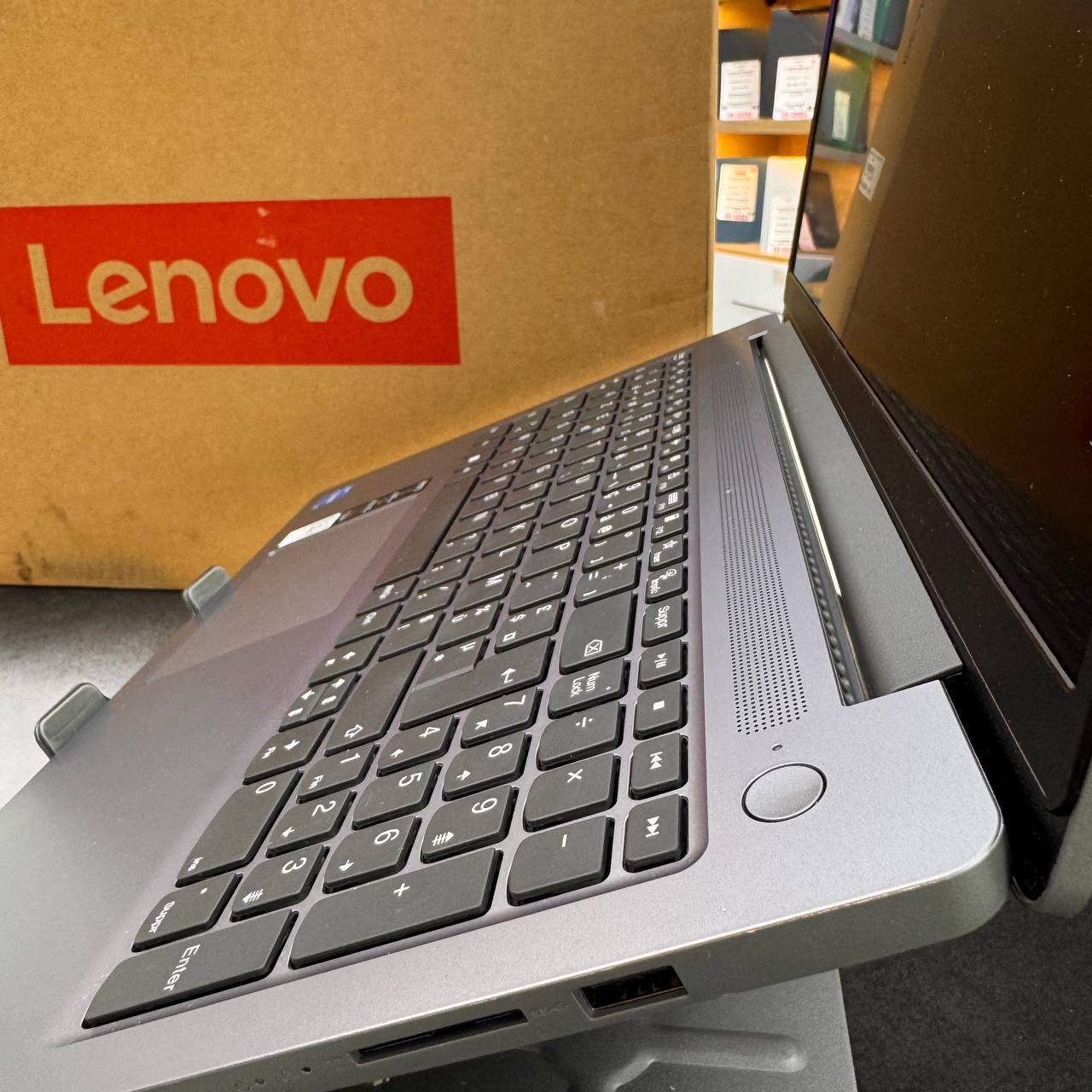 LENOVO LENOVO IDEAPAD SLIM 3 I3 1315U 8GB 256GB SSD 15.6'' FHD - LAPTOP vue 6