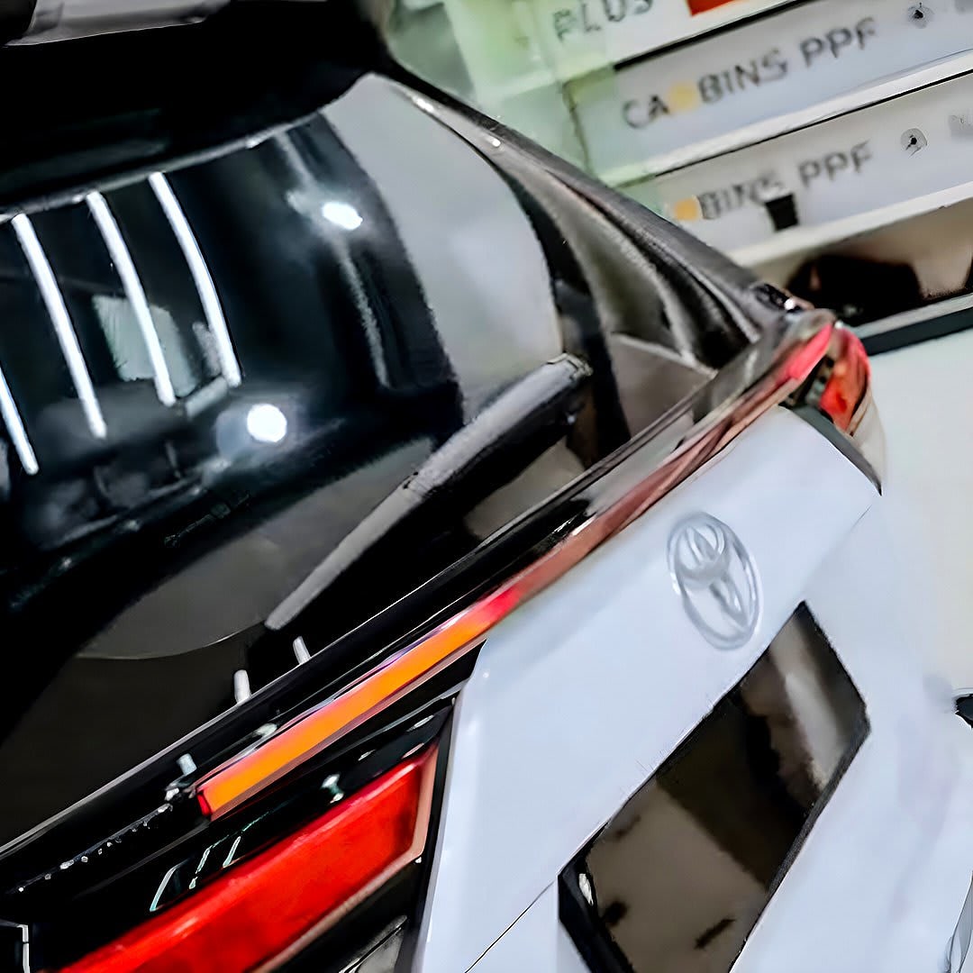 Center spoiler garnish for Toyota Hycross