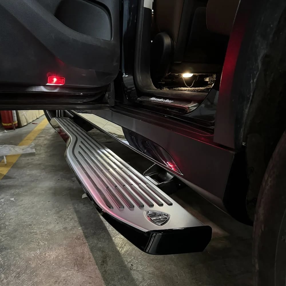 GLS 400 Maybach-Style Automatic Sidesteps