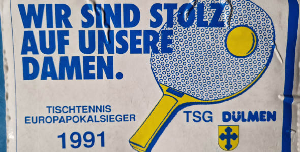 Bild: Ein vergilbter Aufkleber aus besseren Zeiten der TSG Dülmen. (©Stallmeister)