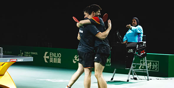 Bild: Unverhofft kommt oft: Dimitrij Ovtcharov und Patrick Franziska haben eine Doppel-Medaille sicher (©ITTF)