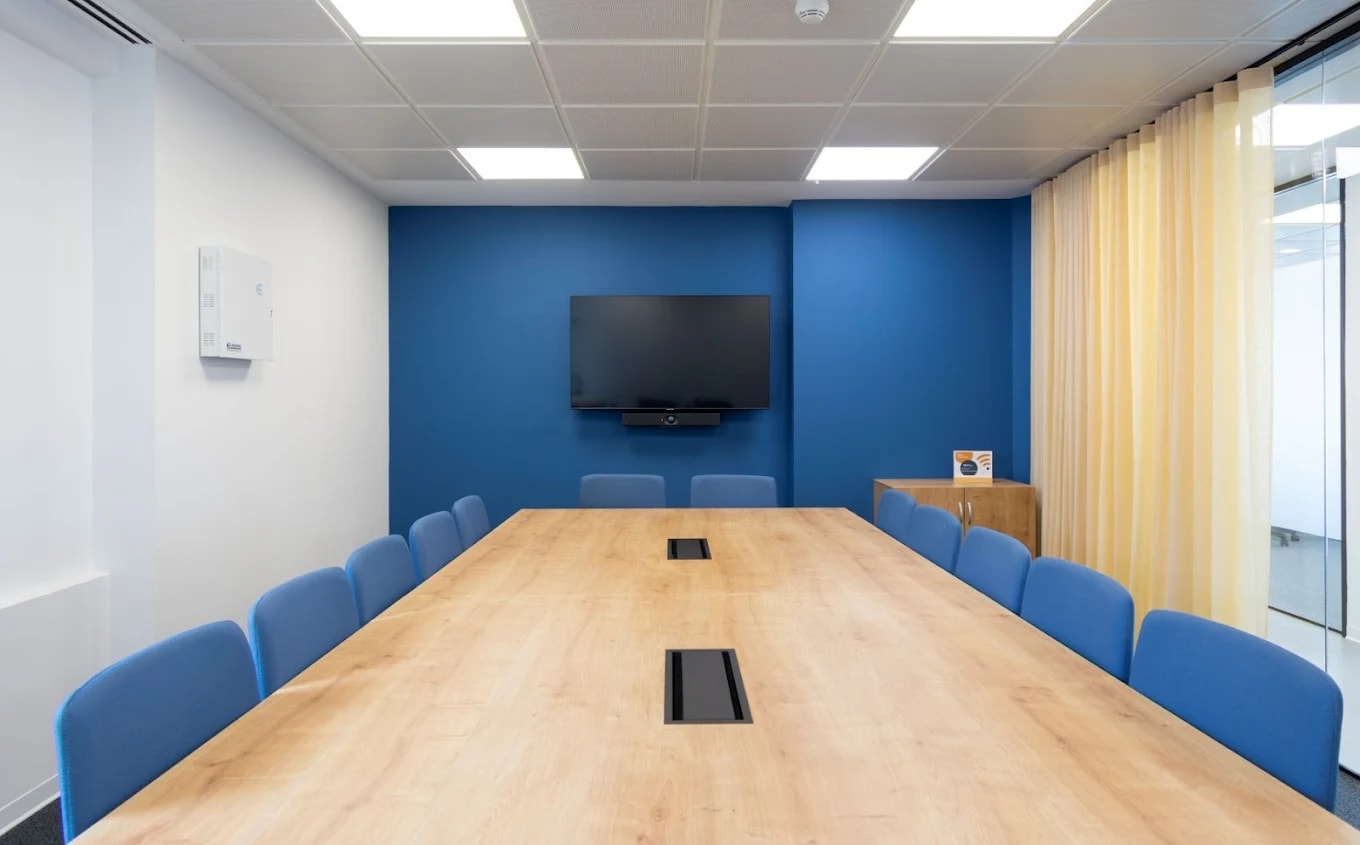 Sala de reuniones en el coworking de Torre Europa, Tetuán, Madrid