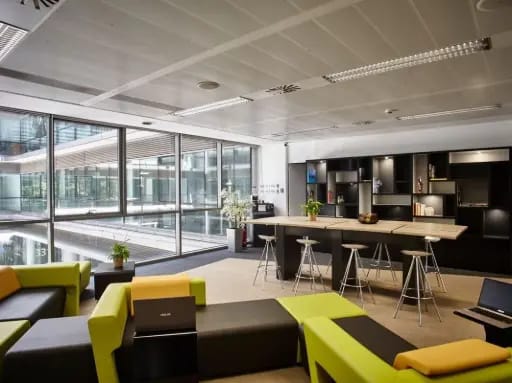 Coworking with kitchen in Selva de Mar, Poblenou