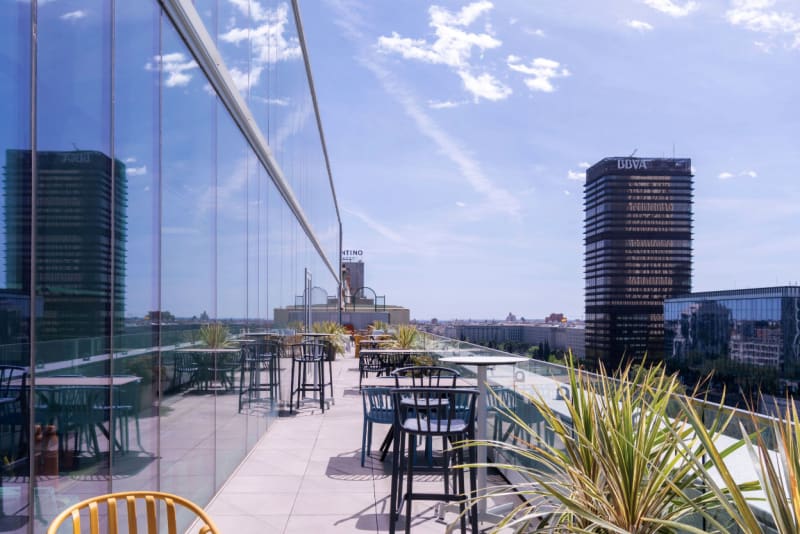 Zona de trabajo abierta en Santiago Bernabéu, Chamartín, Madrid
