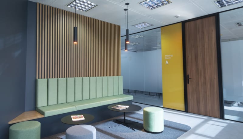 Sala de reuniones en el coworking de Plaza de Castilla, Chamartín, Madrid