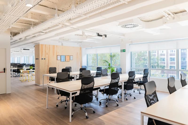 Sala de reuniones en el coworking de Chamartín, Madrid
