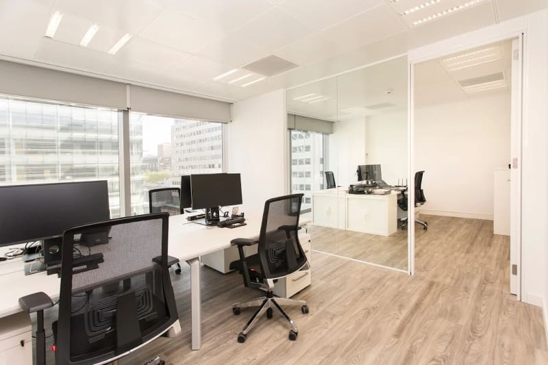 Zona de trabajo abierta en Castellana, Chamberí, Madrid