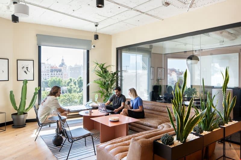 Interior del espacio de coworking en Rubén Darío, Chamberí, Madrid