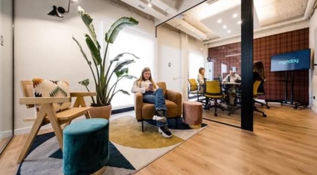 Sala de reuniones en el coworking de Trafalgar, Chamberí, Madrid