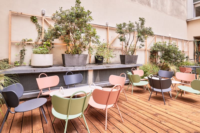 Interior del espacio de coworking en Amsterdam, Paris