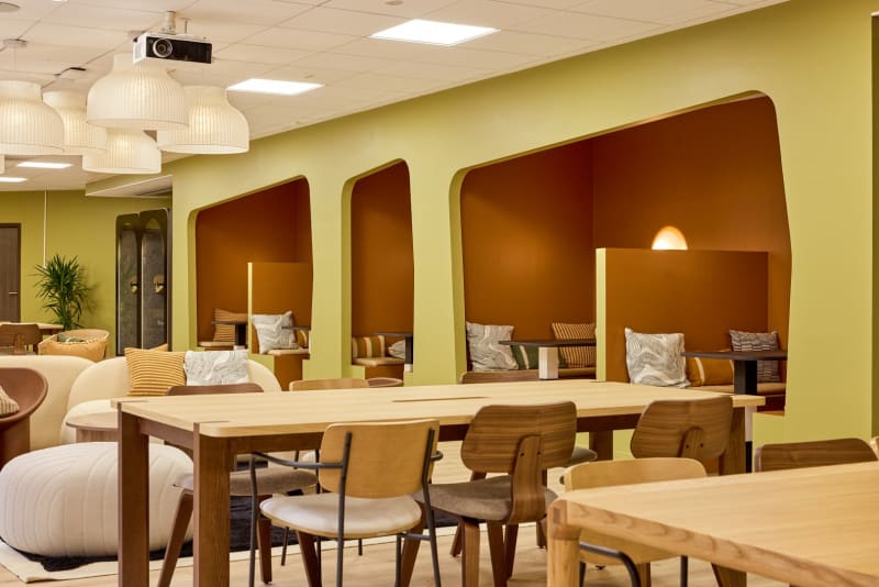 Interior del espacio de coworking en Argentine, Paris
