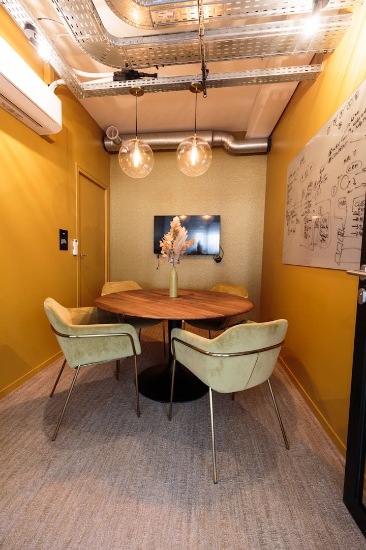 Interior del espacio de coworking en Dulong, Paris