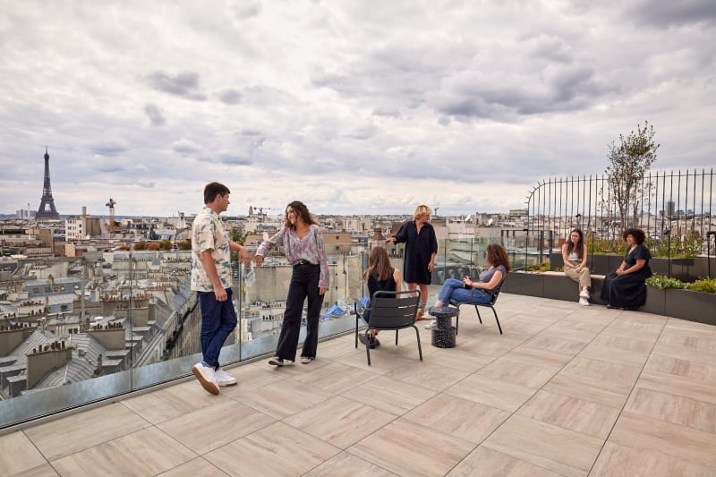 Zona de trabajo abierta en Faubourg Saint-Honore, Paris