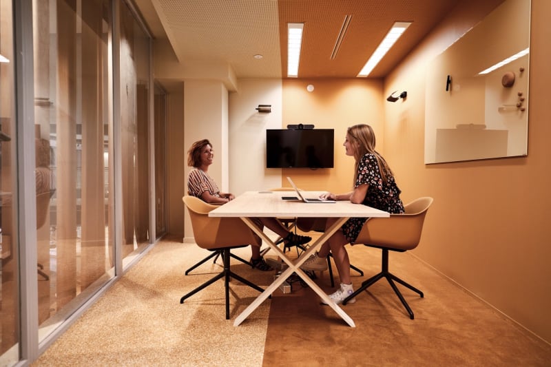 Interior del espacio de coworking en Issy-les-Moulineaux, Paris
