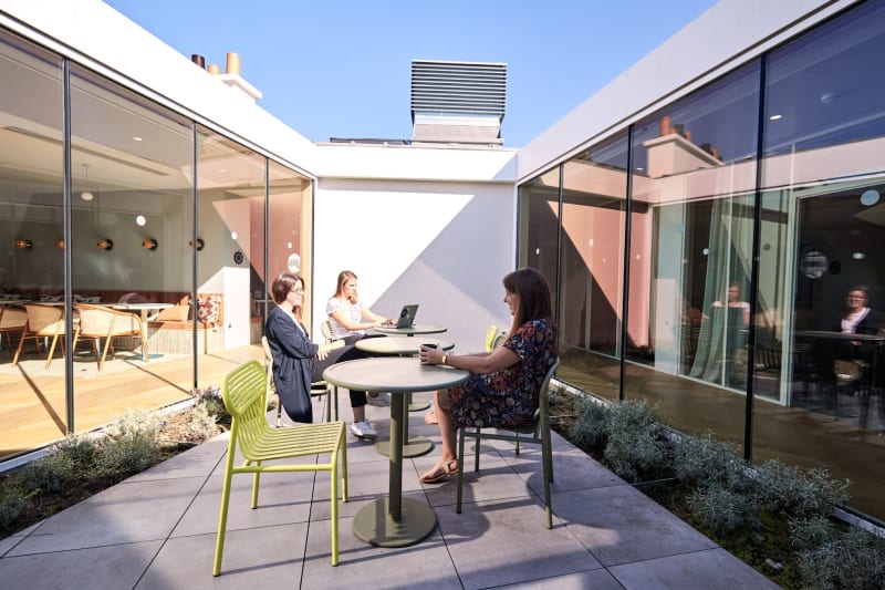 Interior del espacio de coworking en Saint-Augustin, Paris