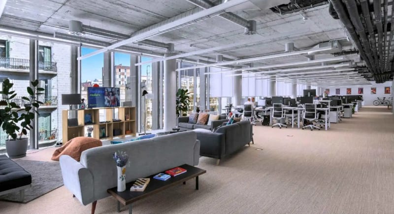 Planta privada con oficina amplia en Poblenou