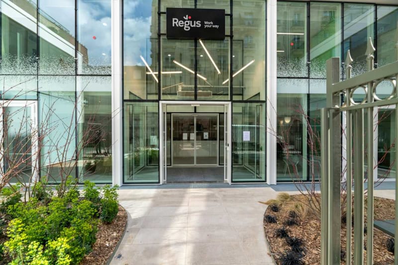 Edificio de oficinas en Louise Michel, Levallois-Perret