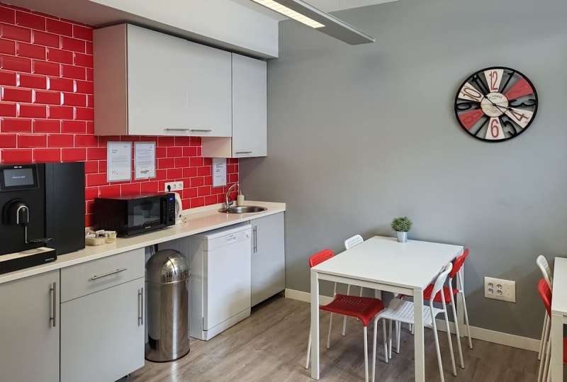 Cocina del coworking en Gran Vía, Bilbao