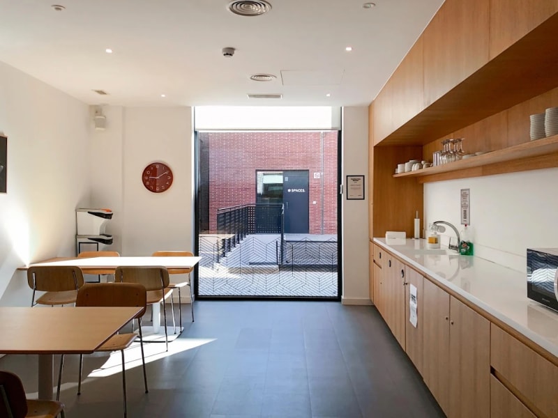 coworking mas de roda cocina