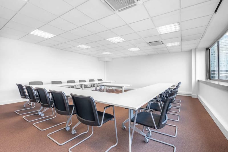 Zona de coworking luminosa en Euralille, Lille