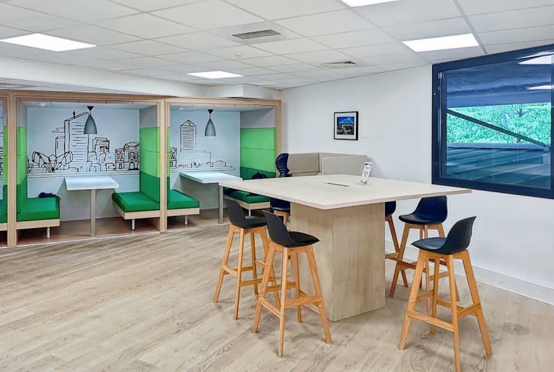 Zona de coworking luminosa en Gerland, Lyon