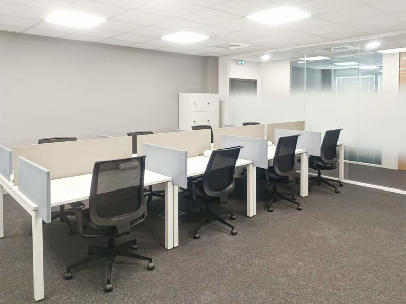 Zona de coworking luminosa en Technoparc, Marignane