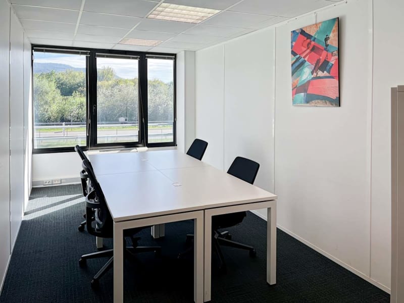 Zona de coworking luminosa en Inovallée, Meylan