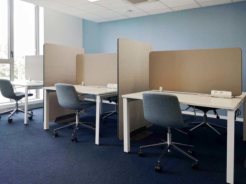 Zona de coworking luminosa en Atalante Champeaux, Rennes