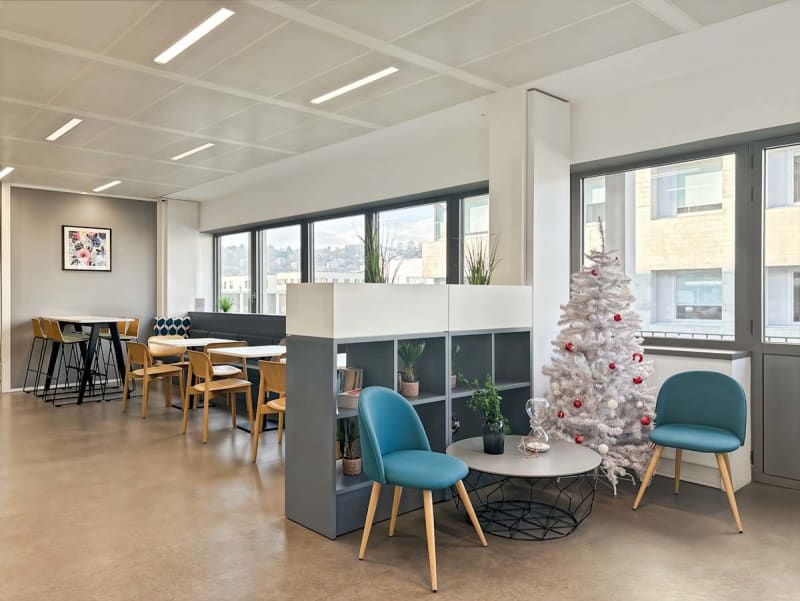 Zona lounge del espacio en Confluence, Lyon