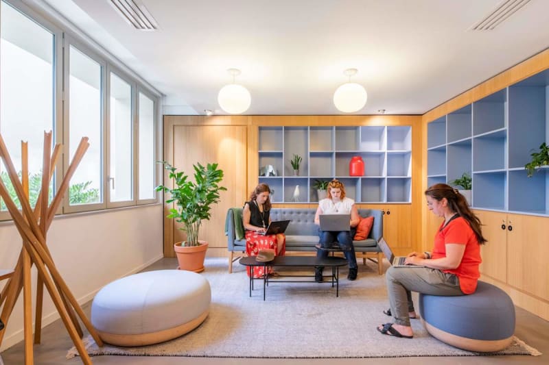 Bureau meublé Europe Paris