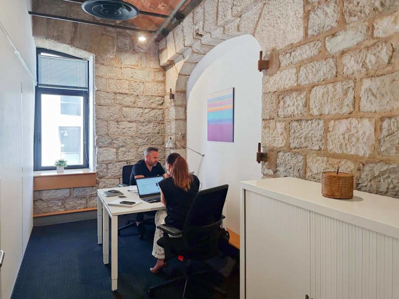 Oficina privada amplia en La Joliette, Marseille