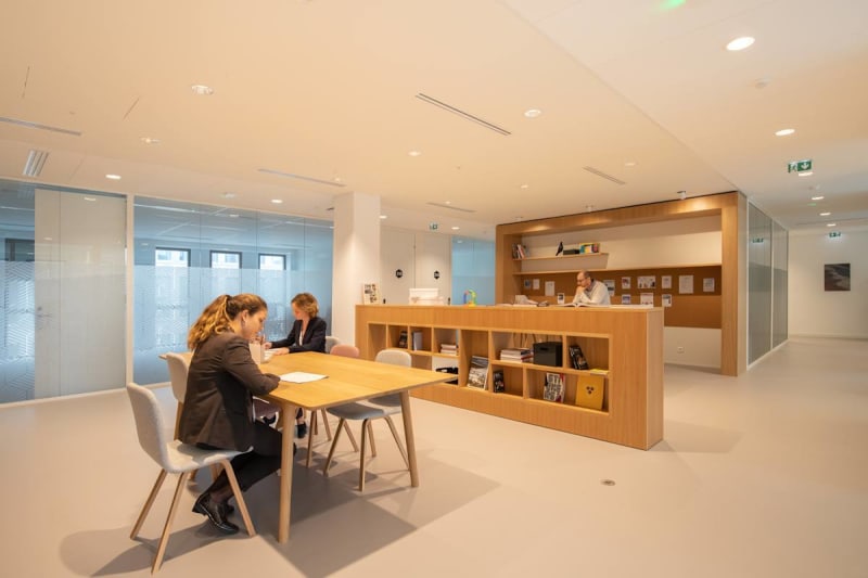 Zona de coworking luminosa en Euratlantique, Bordeaux