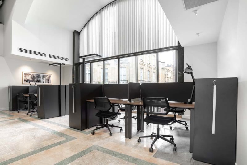Zona de coworking luminosa en Place des Grands Hommes, Bordeaux