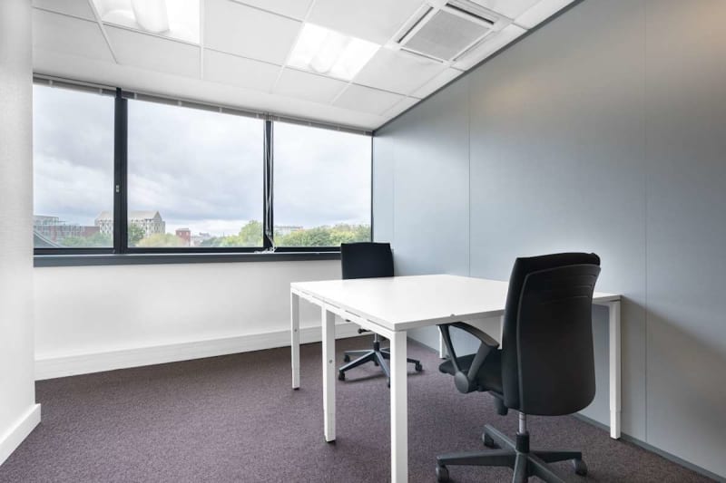 Zona de coworking luminosa en Euralille, Lille