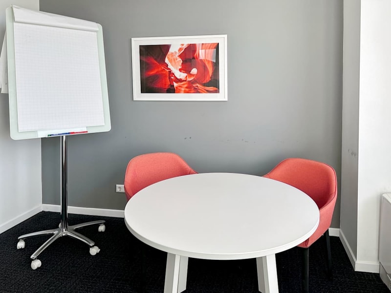 Serviced office, Livange