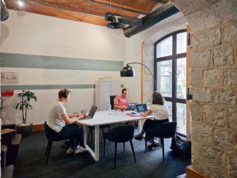 Zona de coworking luminosa en La Joliette, Marseille