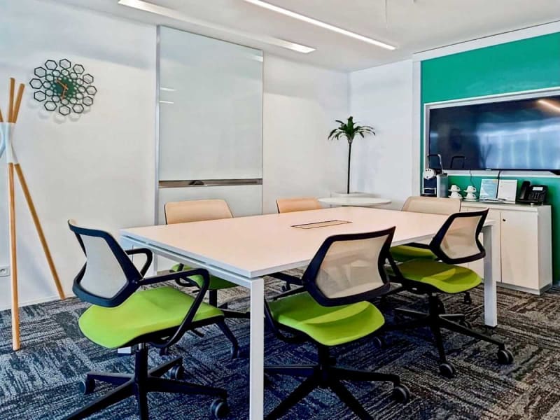 Zona de coworking luminosa en Inovallée, Montbonnot-Saint-Martin