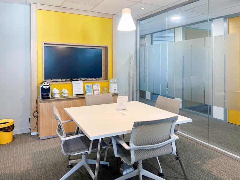 Zona de coworking luminosa en Les Prés, Villeneuve-d'Ascq