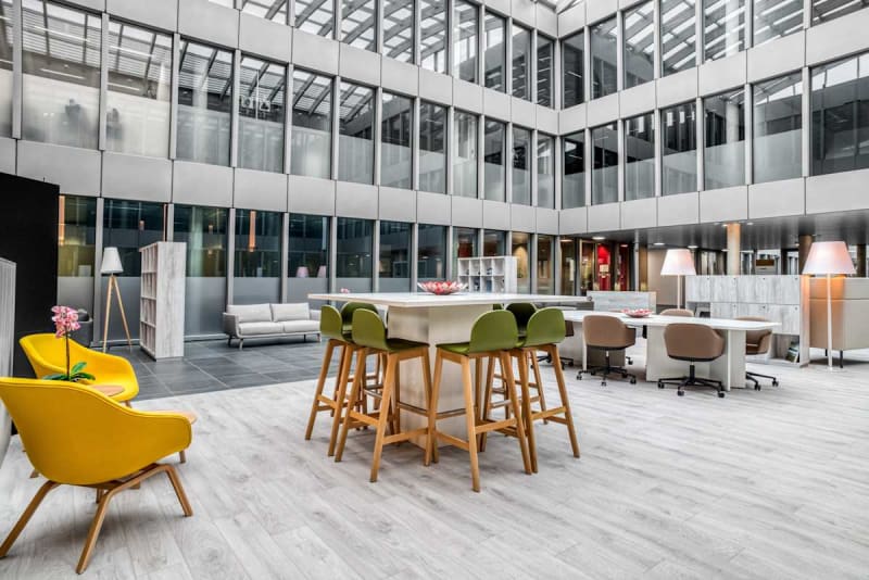 Centro de negocios con zona lounge, Bertrange