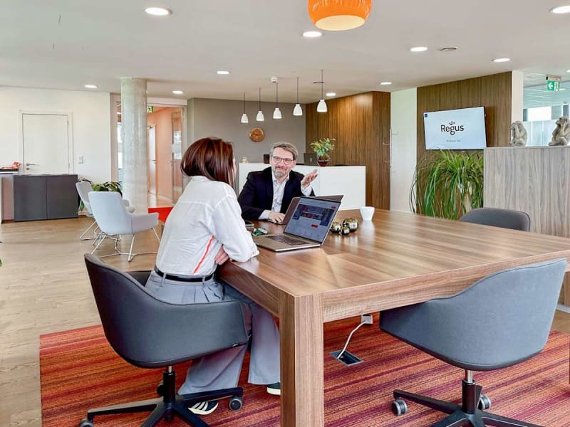 Espacio de trabajo flexible con zona lounge, Livange