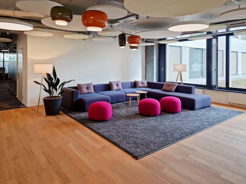 Espacio de trabajo flexible con zona lounge, Seebach, Zúrich
