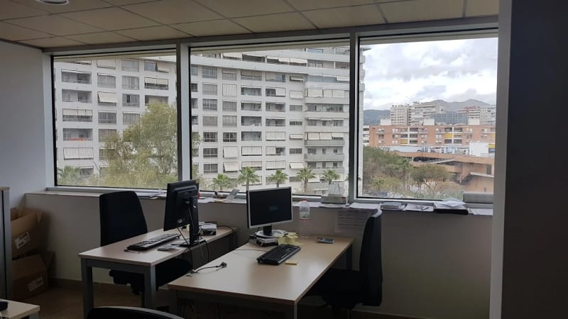 Oficina privada con puestos de trabajo y vistas a la ciudad en Teatinos, Málaga