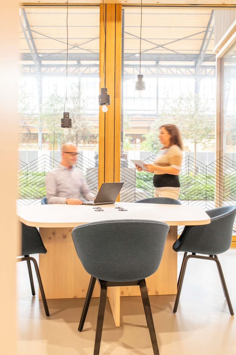 Coworking pour équipes à A home for your business among a vibrant community | Officionados