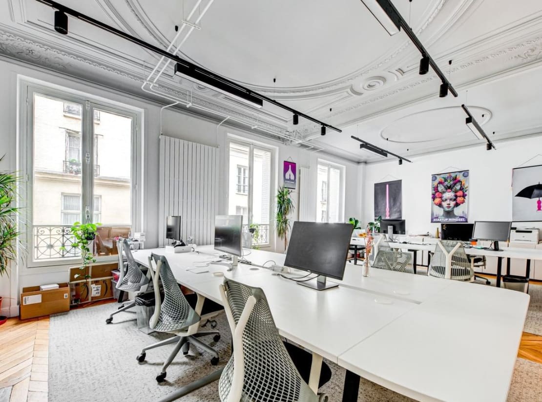 Bureau opéré intérieur Paris | Officionados