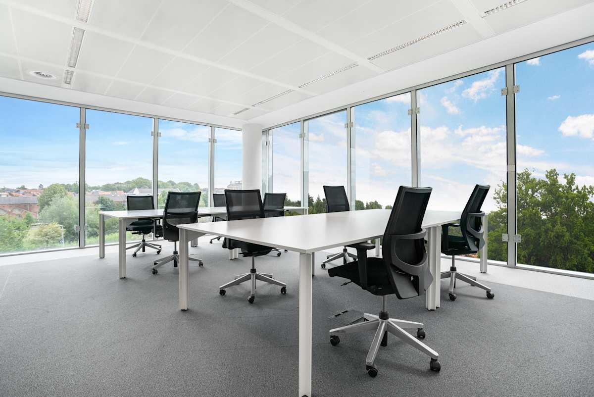 Coworking para equipos en Welcome international clients at airport location | Officionados