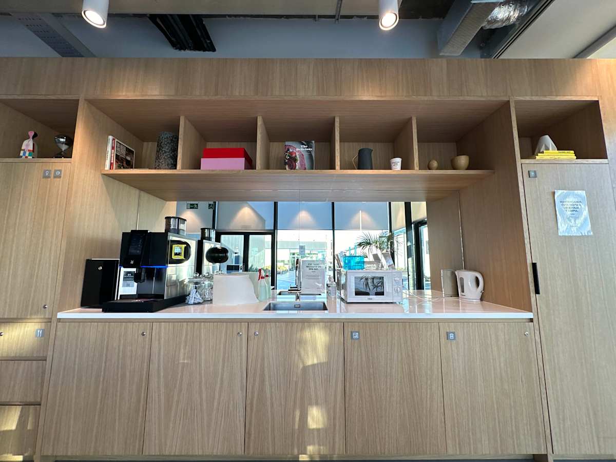 Coworking con sala de reuniones Manoteras
