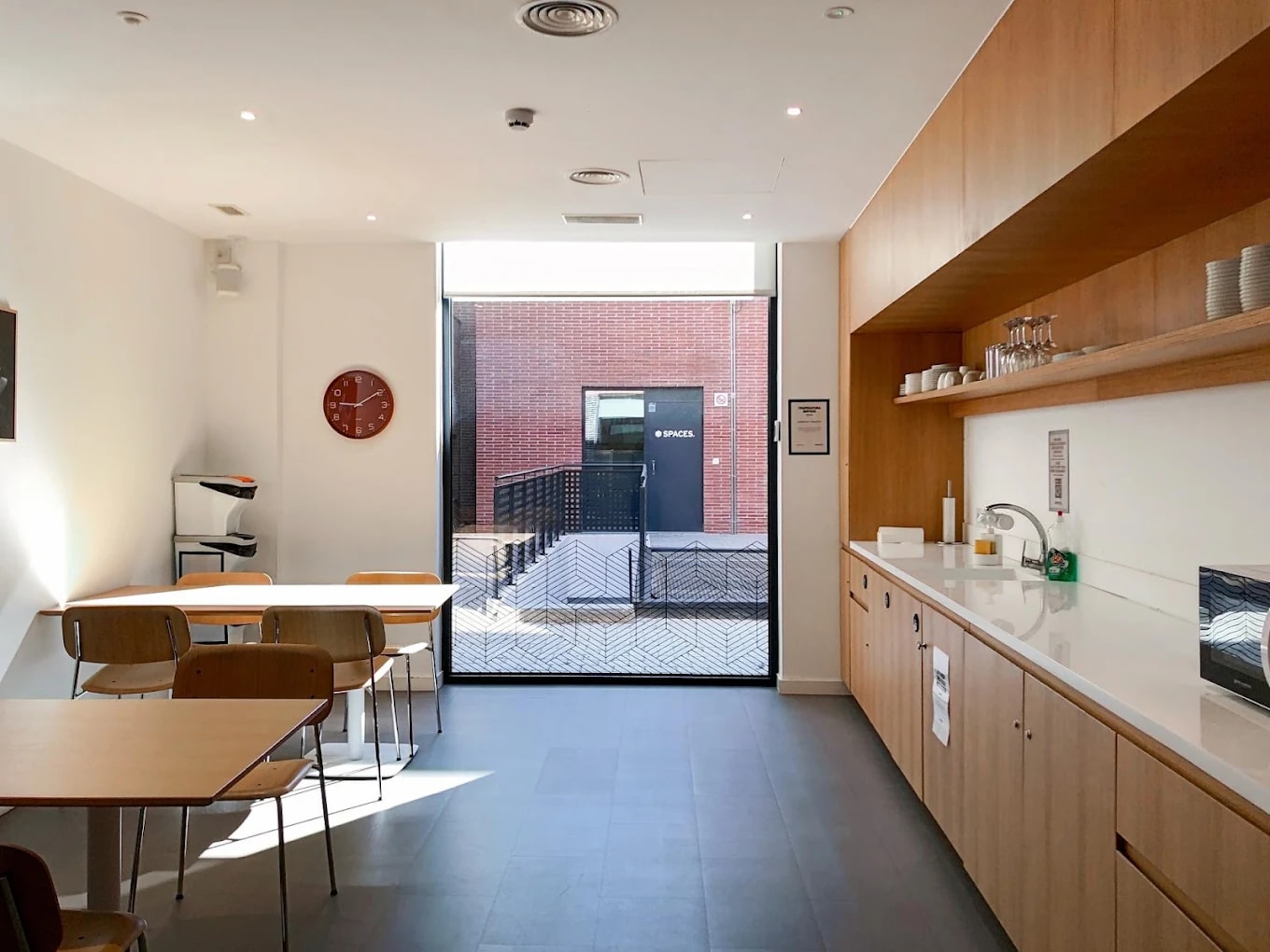 Coworking con sala de reuniones Pere Iv