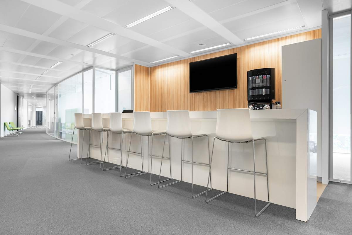 Espacio coworking con servicios en Welcome international clients at airport location