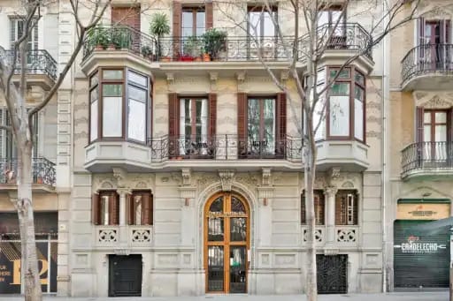 Coworking for teams in Eixample Bailen | Officionados