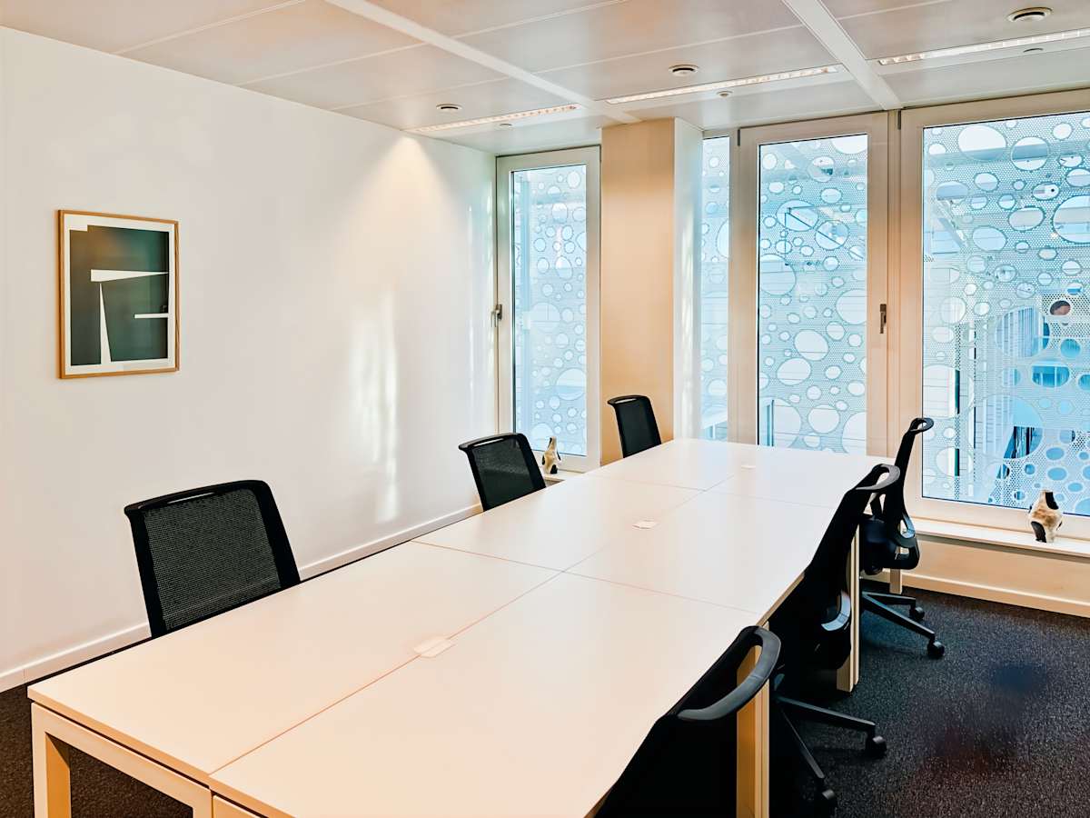 Coworking cerca del centro en Achieve Greatness at Docks Bruxsel